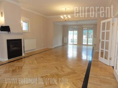 Kuća, 350 m<sup>2</sup>